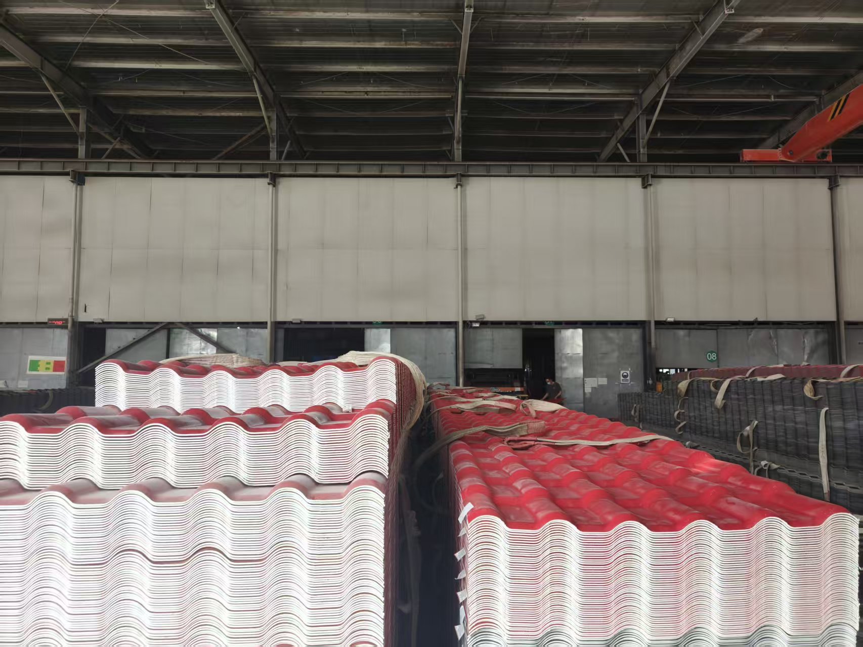 SYNTHETIC RESIN TILE