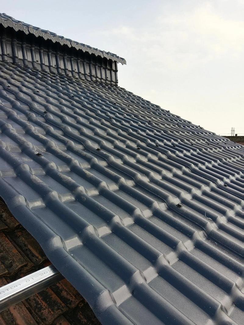 🏡 Don’t Tear It Down! The Smart Way to Renovate Your Old Roof with Resin Tiles